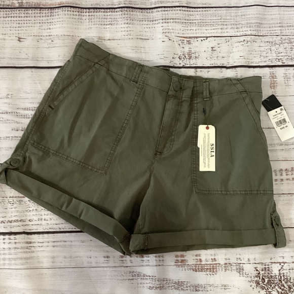 4. Sanctuary Olive Green Cargo Shorts NWT Size 32 - Picture 1 of 8